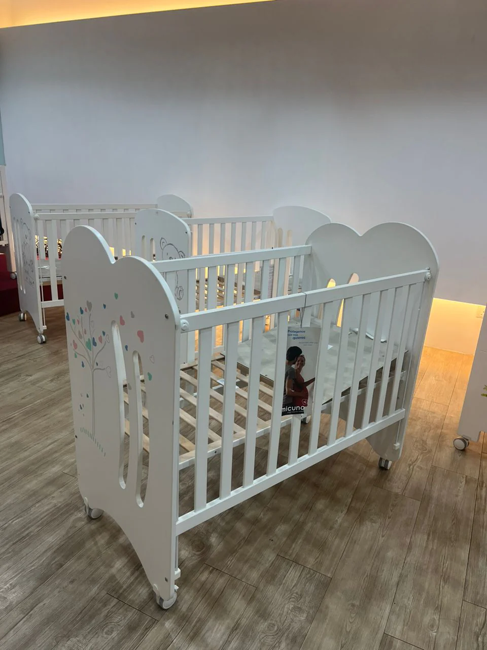 Micuna Aura Baby Cot with Relax System [MINOR PRINTING ISSUE;  FREE FOAM MATTRESS WITH HOLE] - Image 14